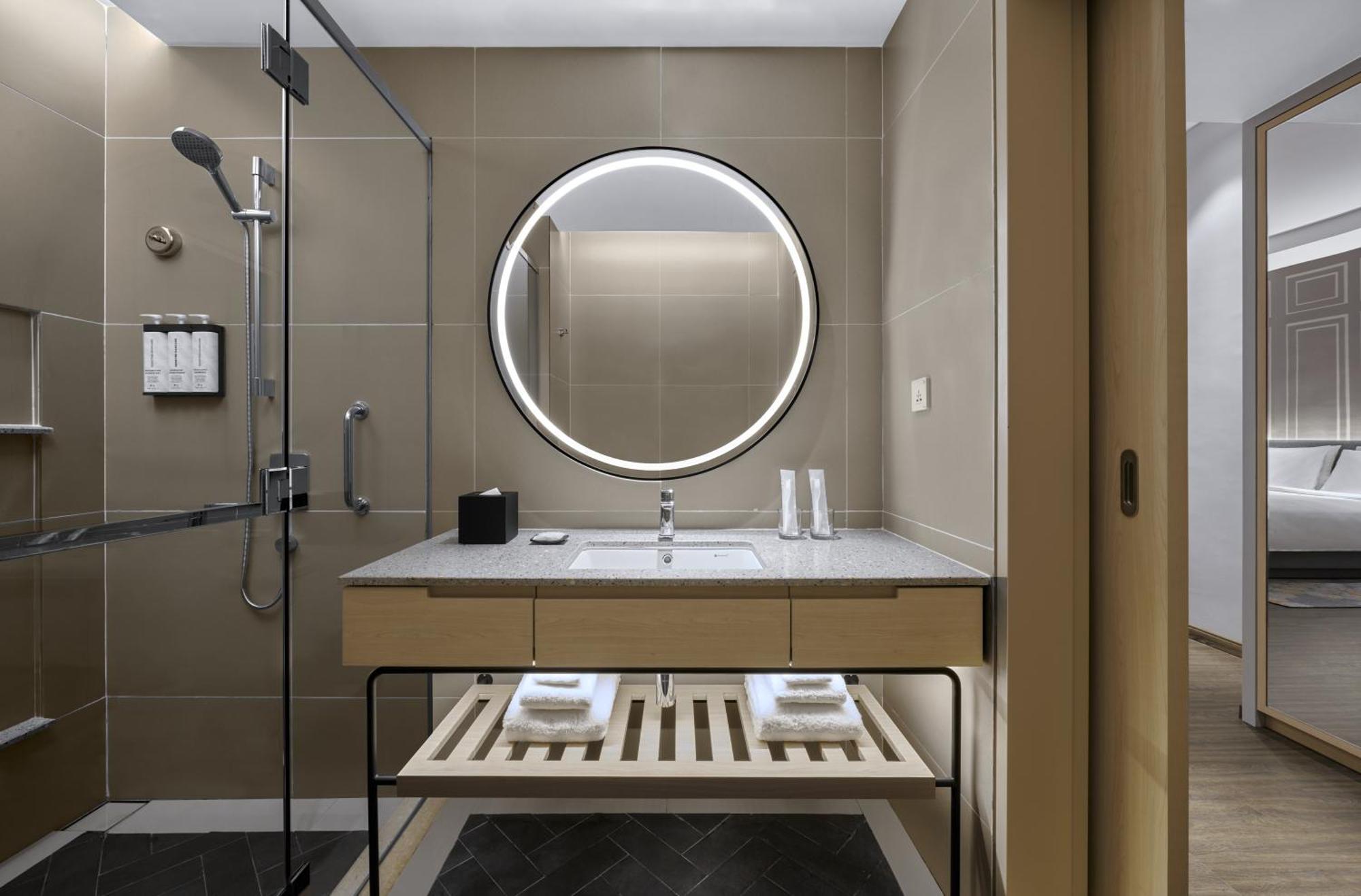 King Room with Balcony,1531921936:JPEG